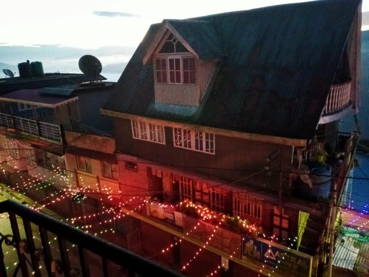 Хостел Backpackers Hub Дарджилинг Экстерьер фото